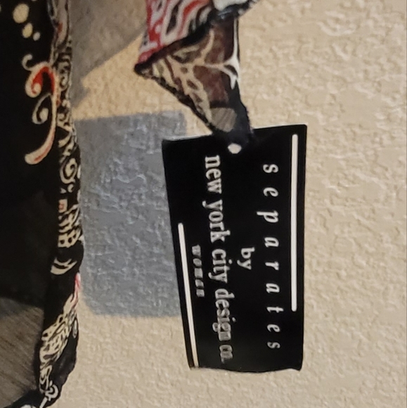 Plus Size Floral Blouse - Picture 4 of 4